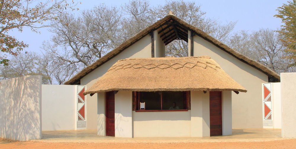 Gwango Heritage Resort Dete Exteriör bild